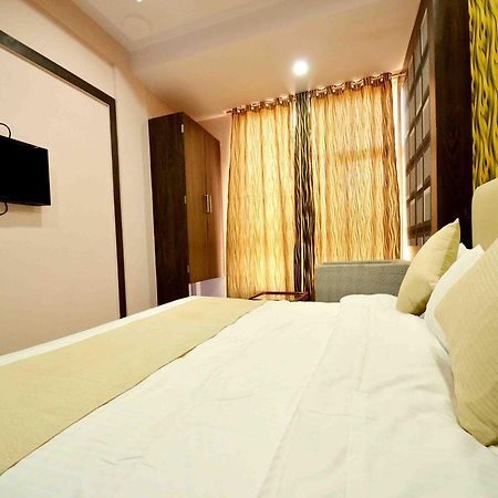 Oyo 2403 Hotel Aamantran Avenue Ujjain Exteriör bild