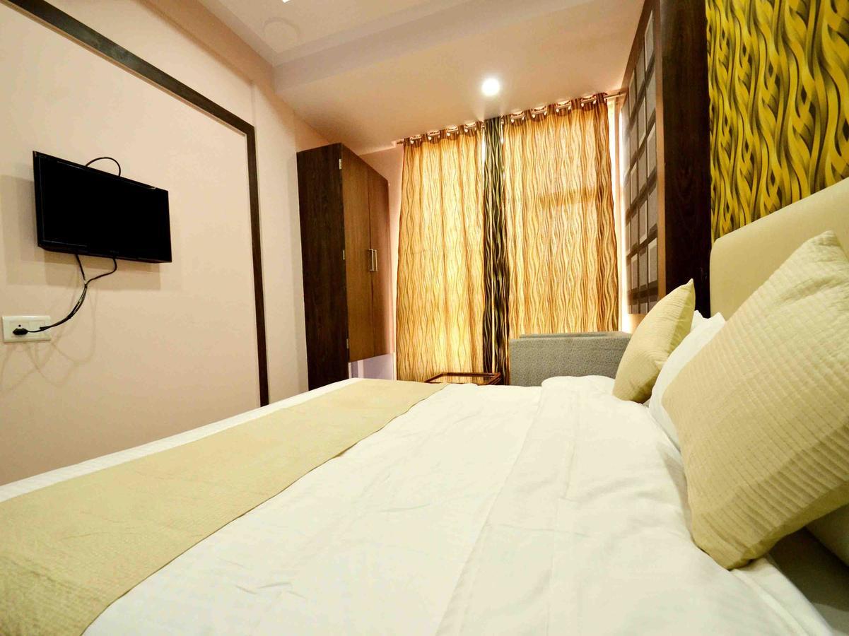 Oyo 2403 Hotel Aamantran Avenue Ujjain Exteriör bild