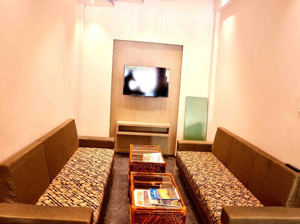 Oyo 2403 Hotel Aamantran Avenue Ujjain Exteriör bild