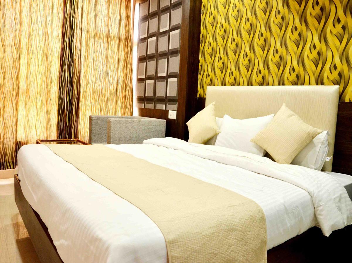 Oyo 2403 Hotel Aamantran Avenue Ujjain Exteriör bild