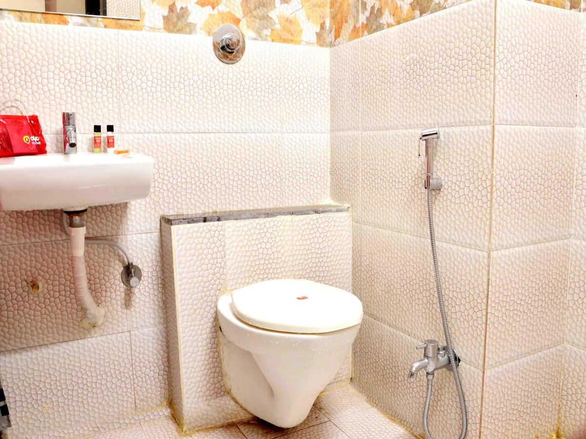Oyo 2403 Hotel Aamantran Avenue Ujjain Exteriör bild