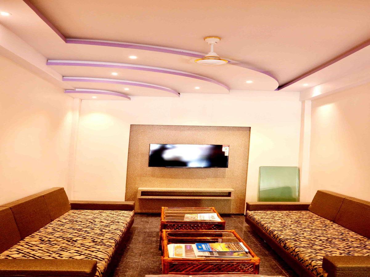 Oyo 2403 Hotel Aamantran Avenue Ujjain Exteriör bild